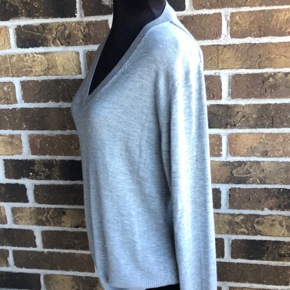 BANANA REPUBLIC V-Neck Grey Light Pullover Sweater - Picture 3 of 9